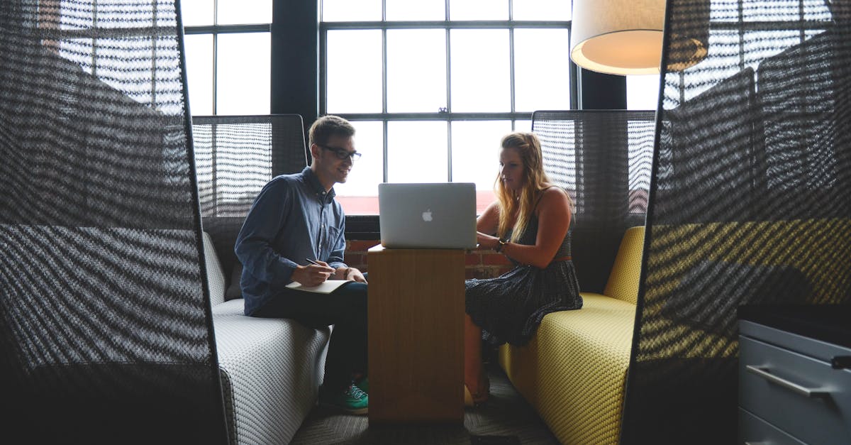 découvrez l'importance du feedback dans la communication et le développement personnel. apprenez comment donner et recevoir des retours constructifs pour favoriser l'épanouissement et la collaboration au sein de votre équipe.