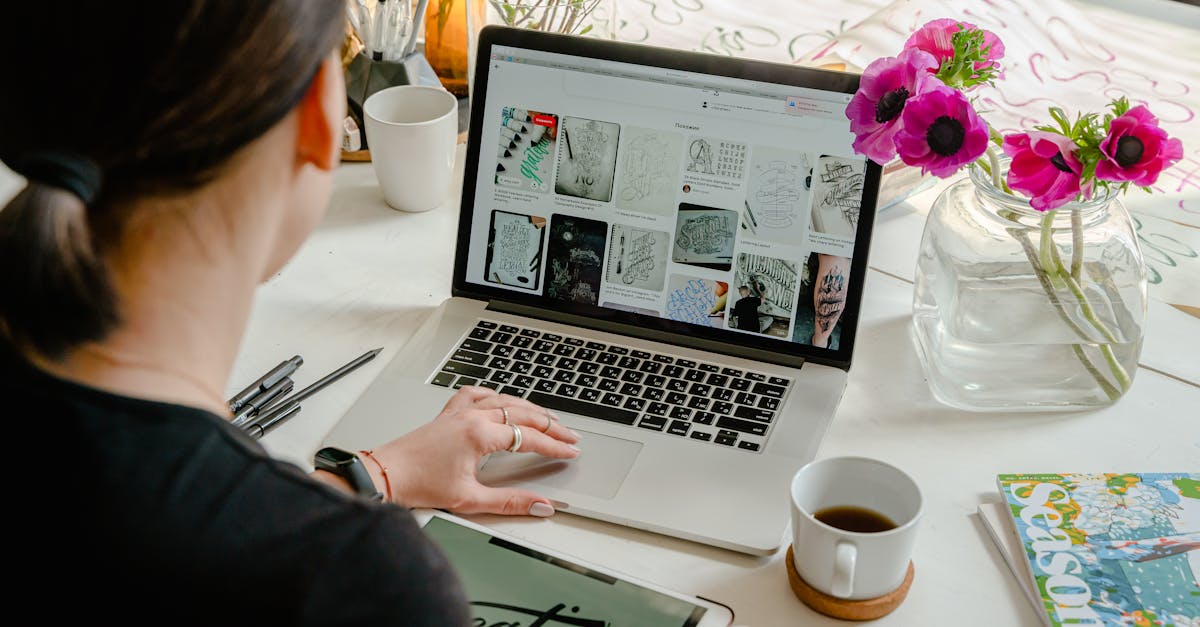 découvrez comment gérer et améliorer votre réputation en ligne avec des stratégies efficaces. apprenez à surveiller votre image sur les réseaux sociaux et à répondre aux avis pour bâtir une présence digitale positive.